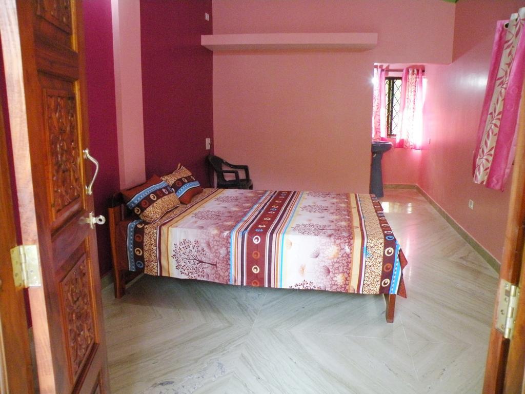 Sai Guru Guest House أنجونا الغرفة الصورة