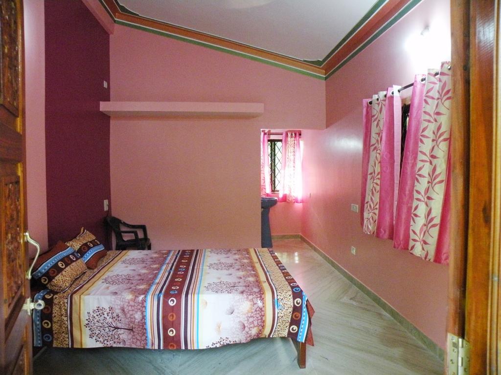 Sai Guru Guest House أنجونا الغرفة الصورة